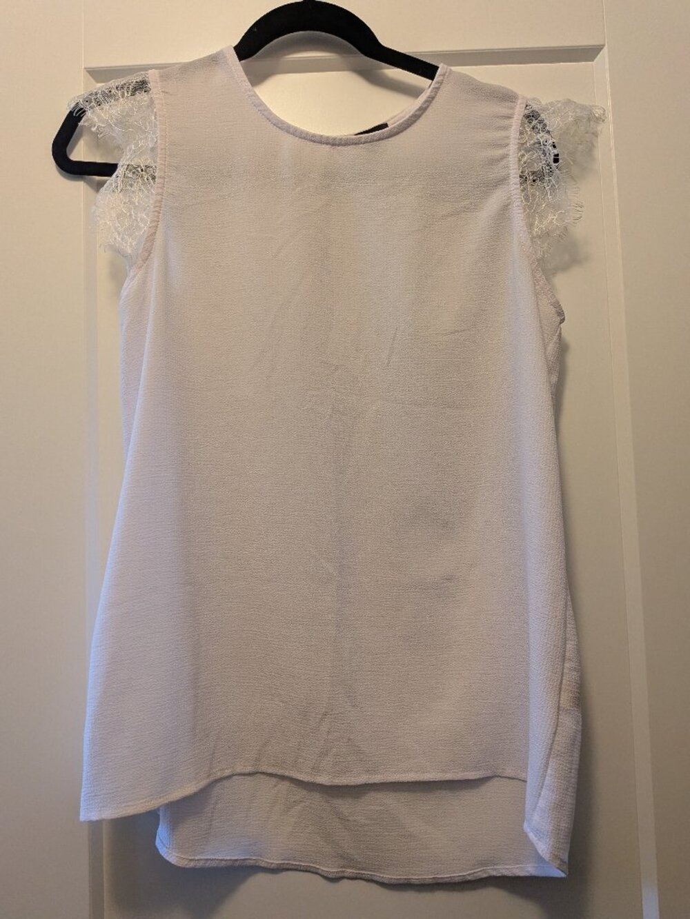 White scoop neck Halogen tank top with lace detailed shoulders - XS